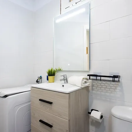 Live Serviola Apartment *